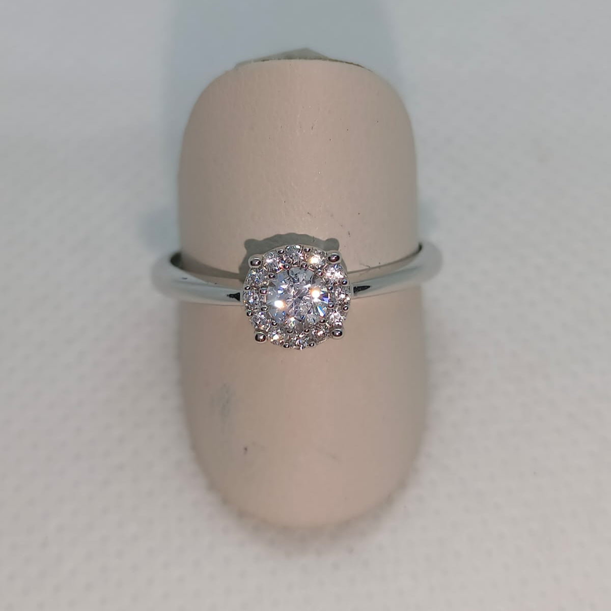 Anello Pavé in Oro Bianco 750 con Zirconi – Eleganza Luminosa e Moderna